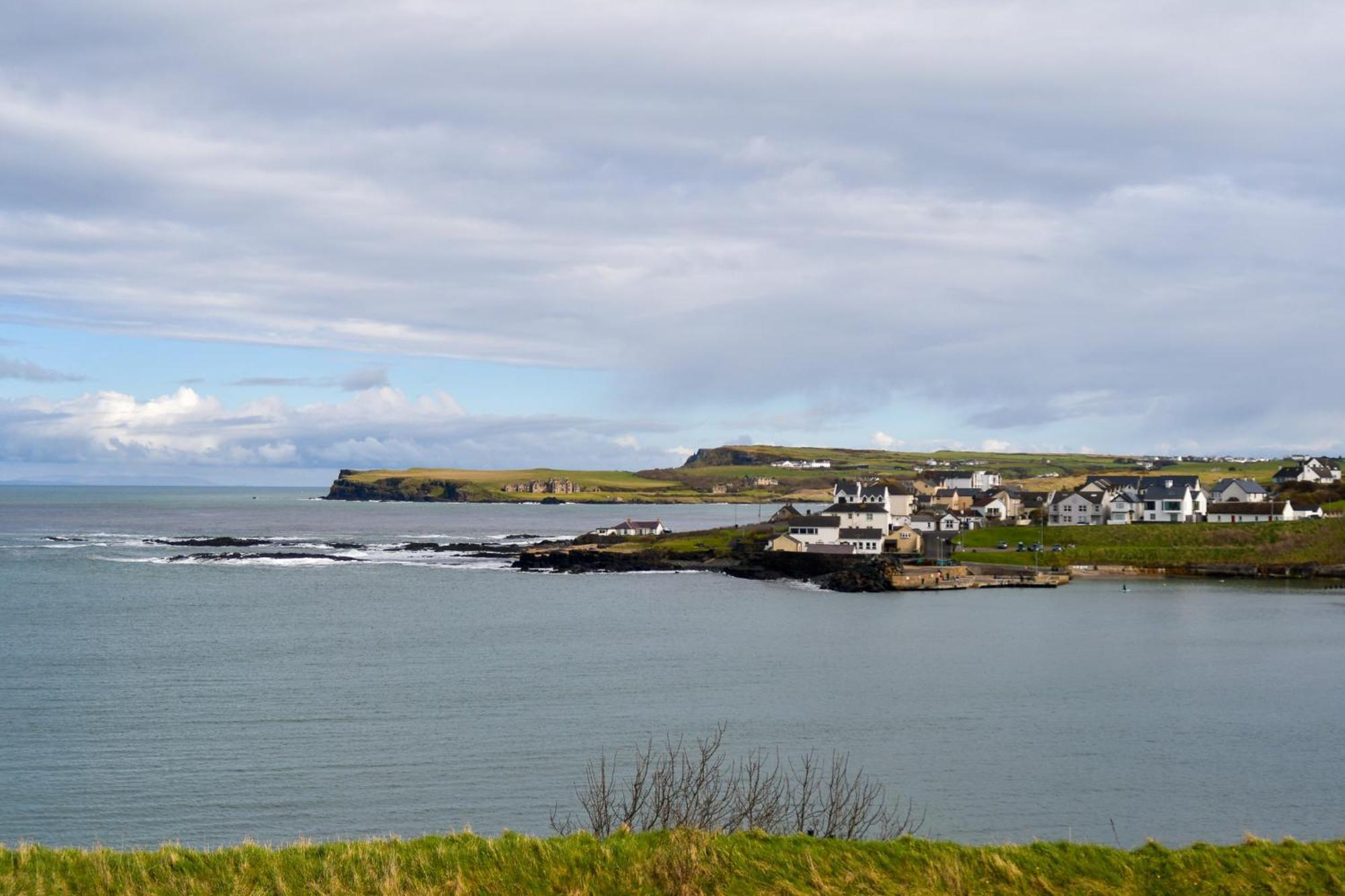 Shoreline Portballintrae North Coast Views Near Giants Causeway & Royal Portrush Luaran gambar
